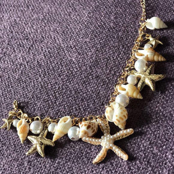 Seashell Bracelet Gold Tone Starfish Shells Charms - Picture 1 of 5